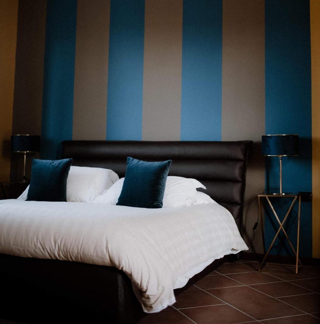 Panoramic Villa Garassino - Country Rooms And Fine Restaurant Treiso Extérieur photo